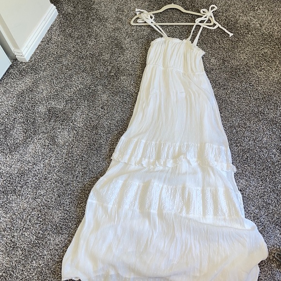 White maxi dress- Vici - Picture 2 of 4